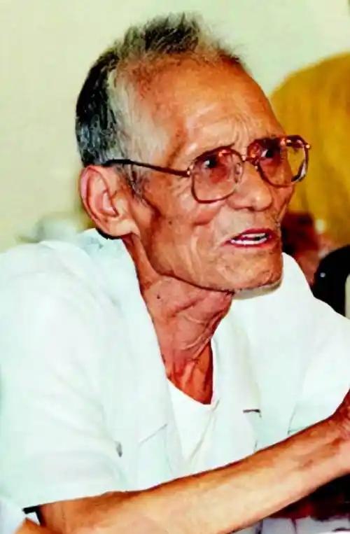 1998年，狼牙山五壮士幸存者葛振林拄着拐，颤巍巍走进衡阳市公安局，郑重向公安局