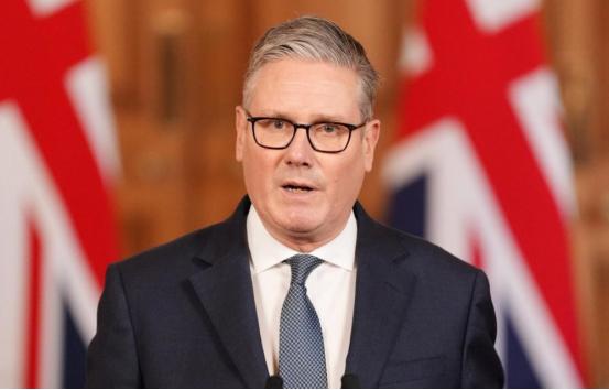 3月2日，英国首相斯塔默被伊朗狠狠教训了一顿，伊朗的无人机直接轰炸英国空军基地，