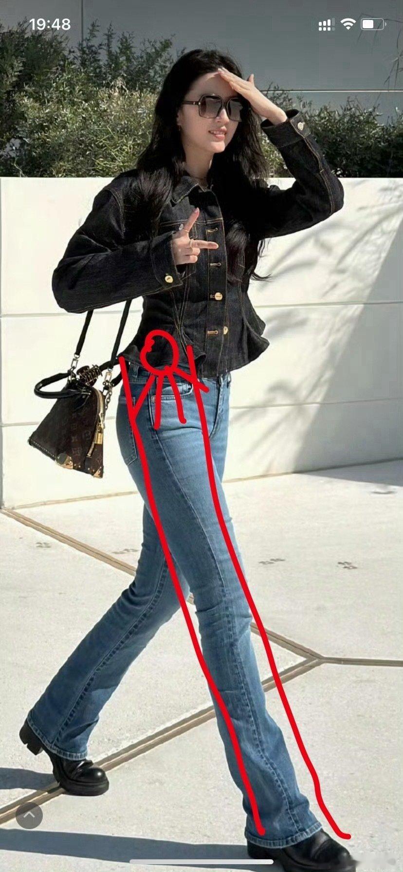 刘亦菲这下真的可以滑滑梯了 