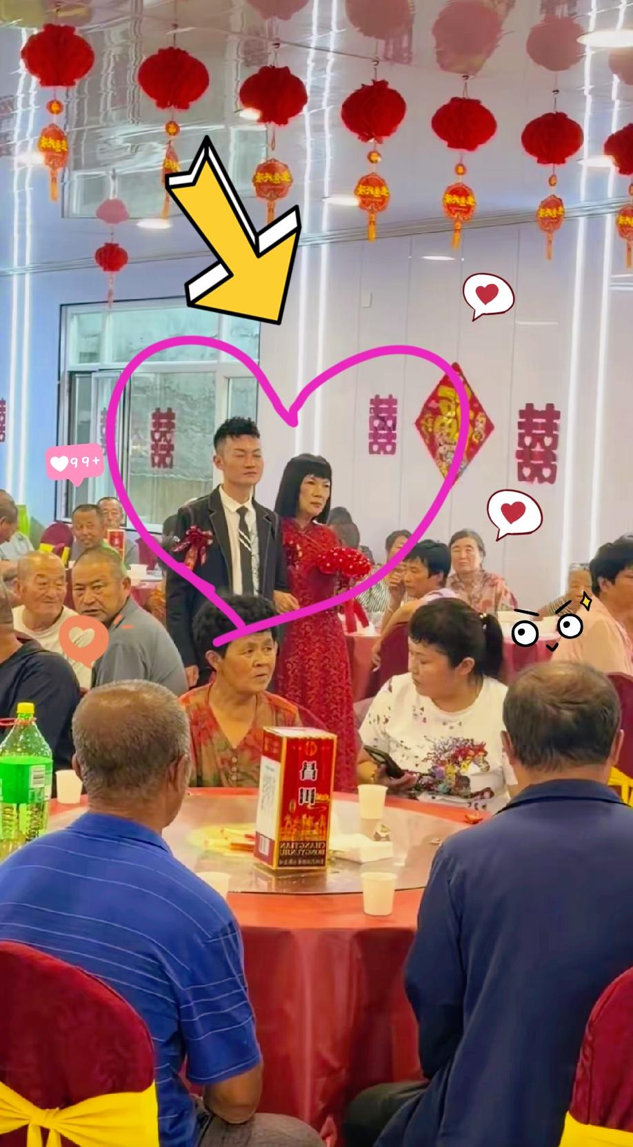 24岁的年轻新郎迎娶72岁的新娘，整场婚宴坐满了新娘这边的亲友，几乎看不到男方家