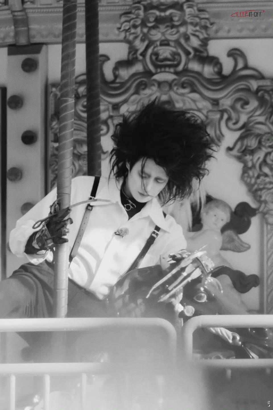 魏大勋粉丝因妆造扮丑向综艺方维权魏大勋周五晚高疯妆造 魏大勋最近又因为身高和长相