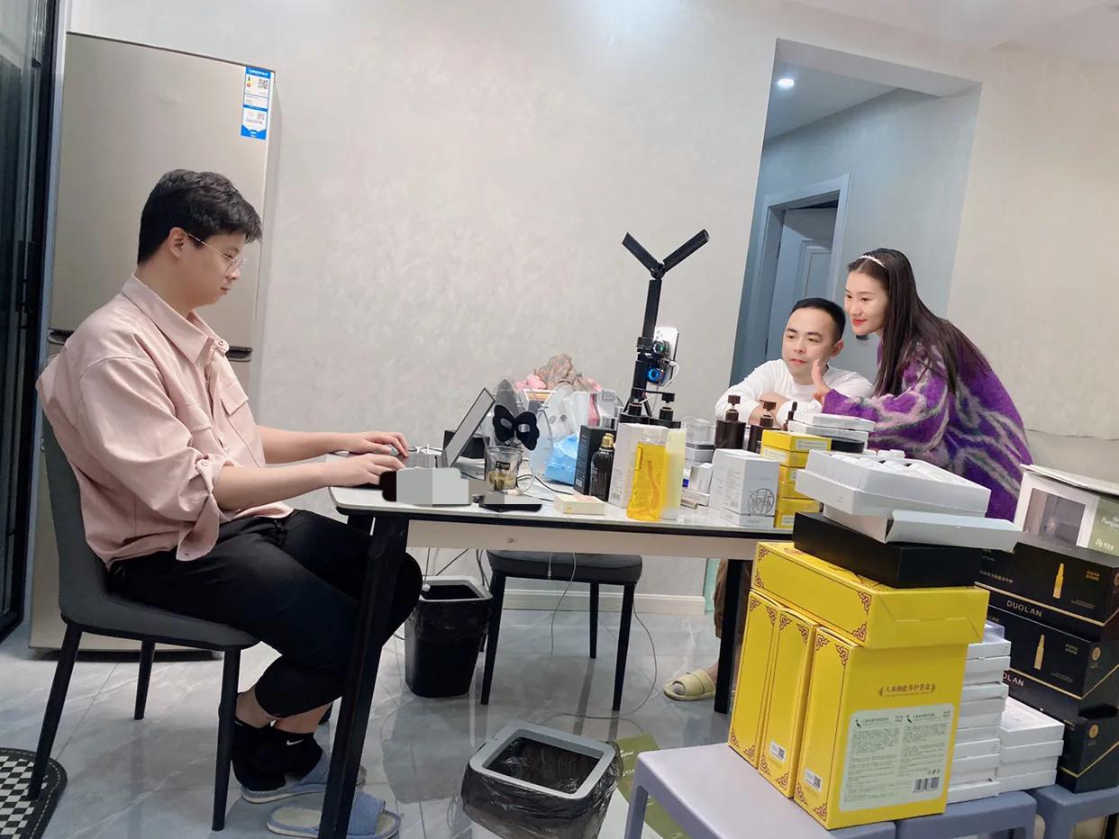 哇塞[可爱]直播结束打开手机一看，历史新高一天收益600➕，感谢所有粉丝一路支持