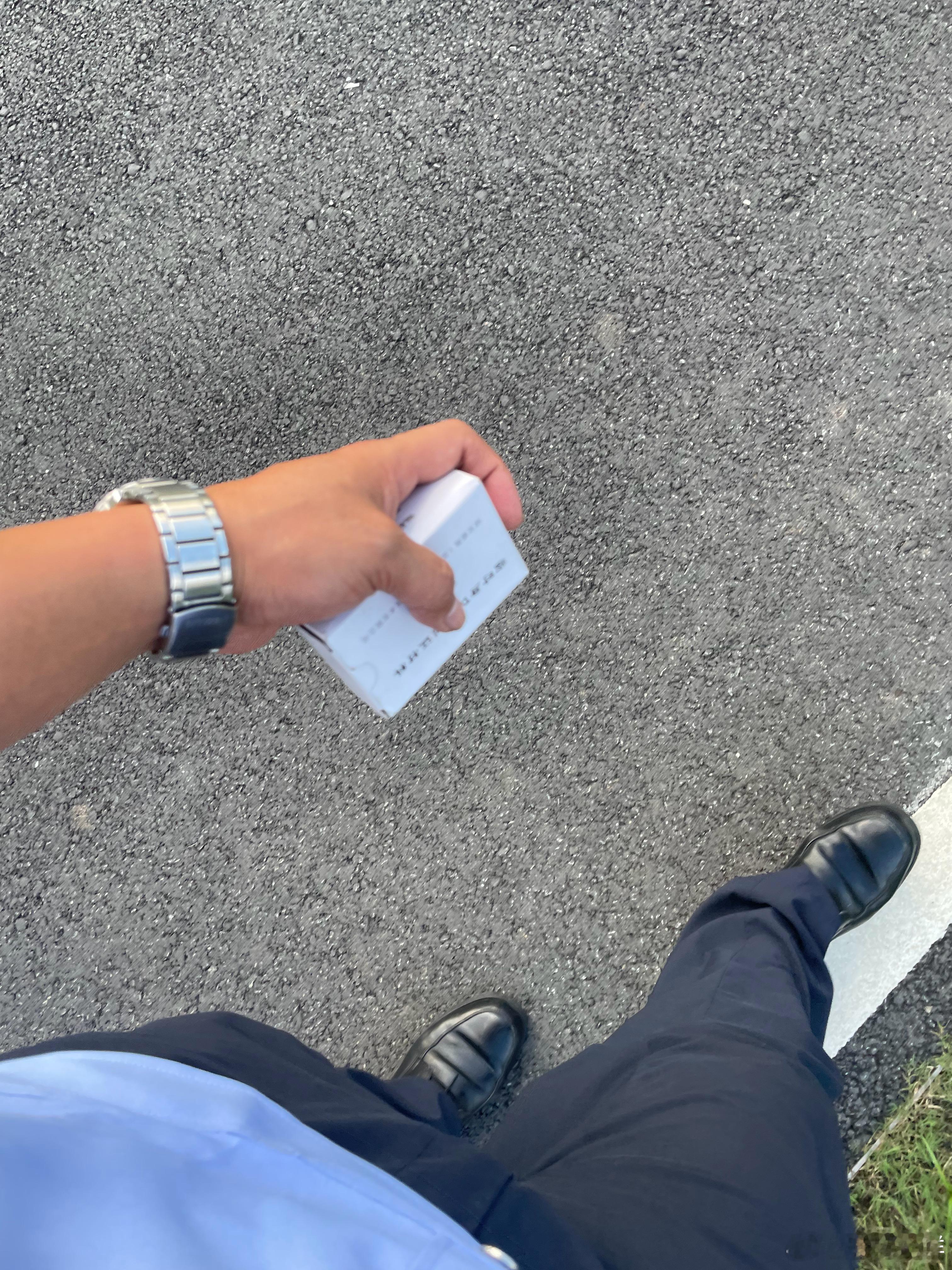 今天工程师来维护设备，带着他到处跑，送走了他，回单位换衣服，回家睡觉。感觉自己软