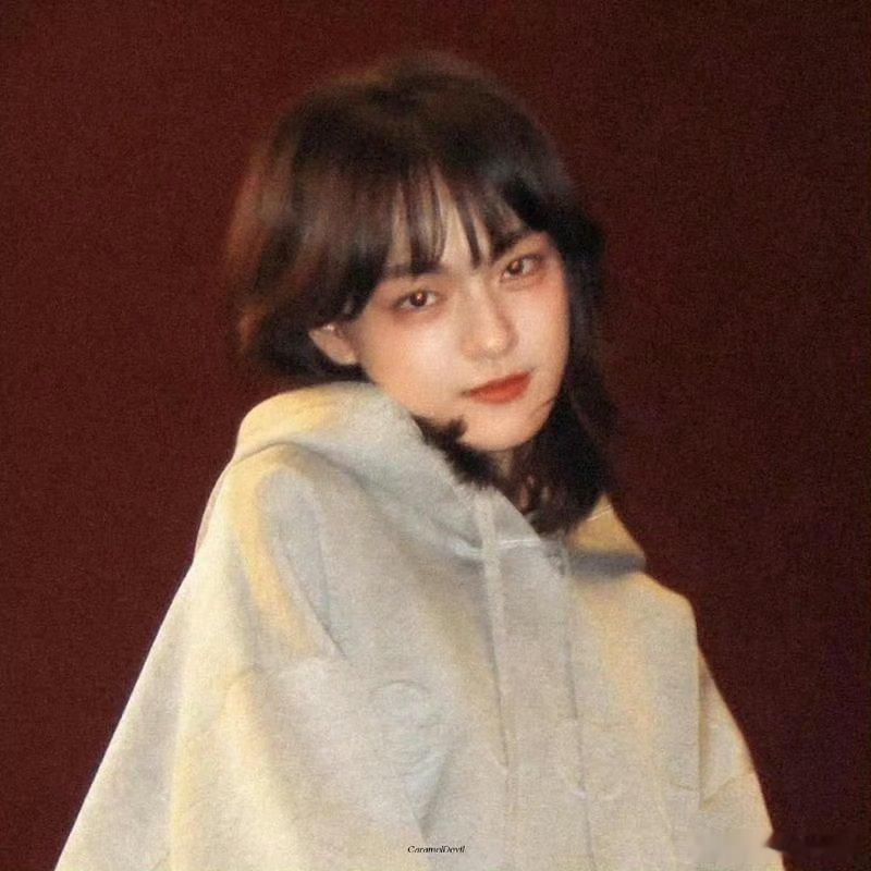 文淇听到自己被说有疏离感反应采访里的文淇鲜活又有趣，听到疏离感评价瞬间露出惊讶神