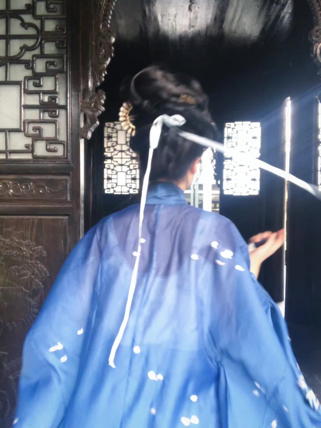 “大雁冬去春来，我却在这个寒冷的冬日，无声的从南方来到北国” 庄寒雁