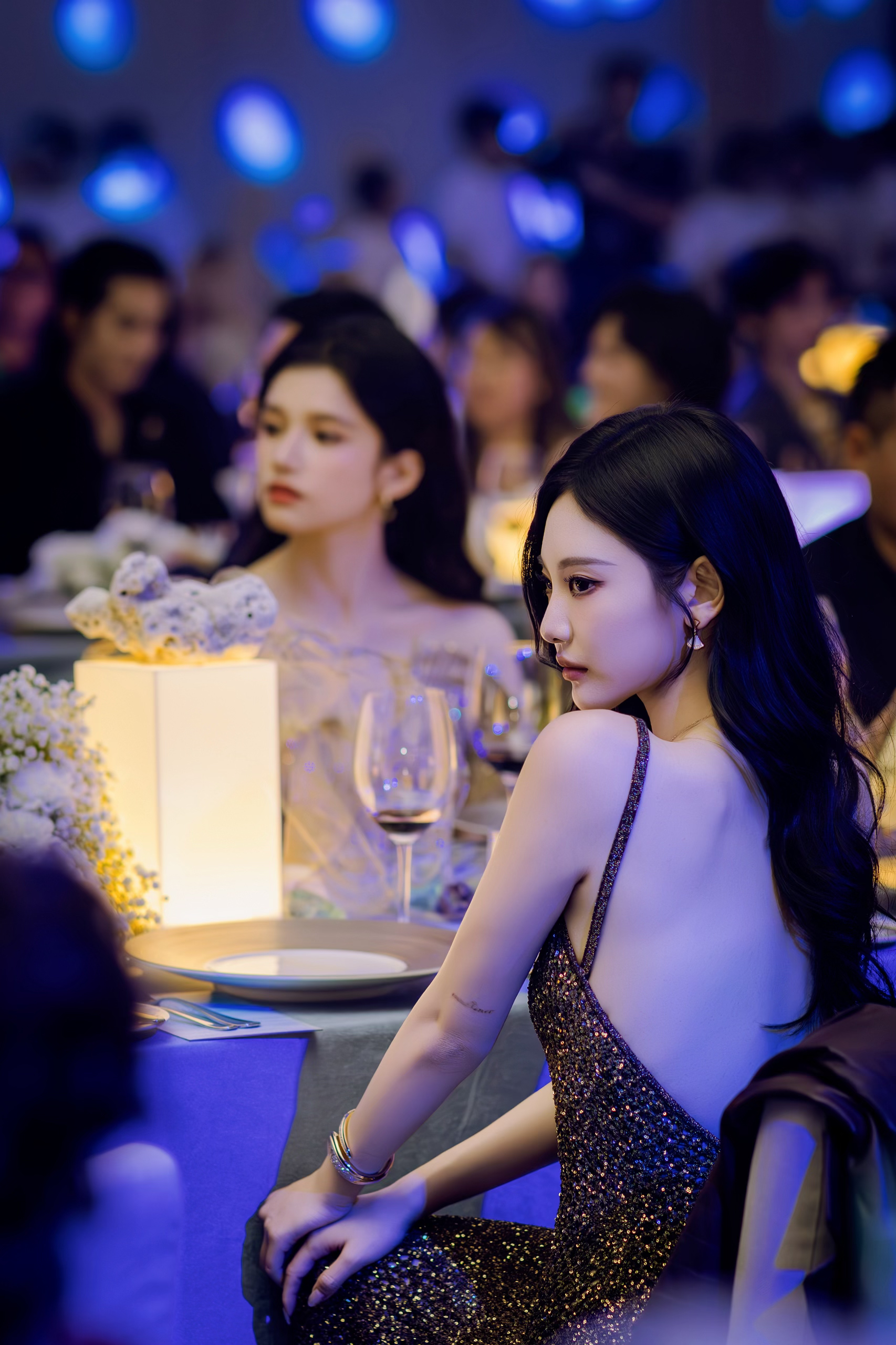 打开🍠美颜暴击这个侧脸...这个背...🤯🤯😇😇😇 ​​​