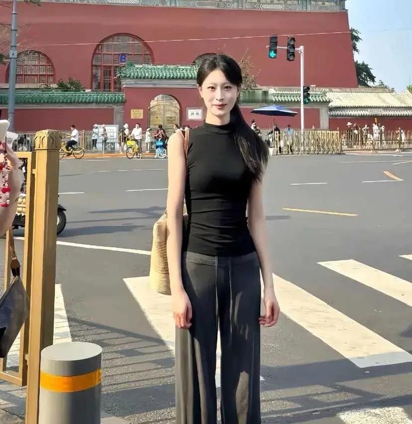 这位女士如果在体制内工作的话，属于什么级别领导