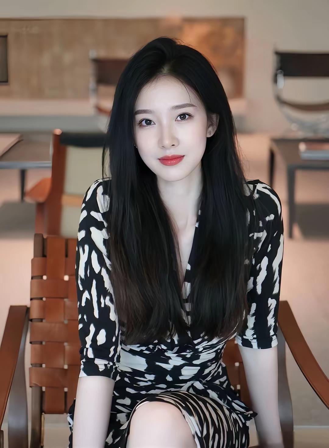 优雅黑白色调，时尚连衣裙，气质女神风范