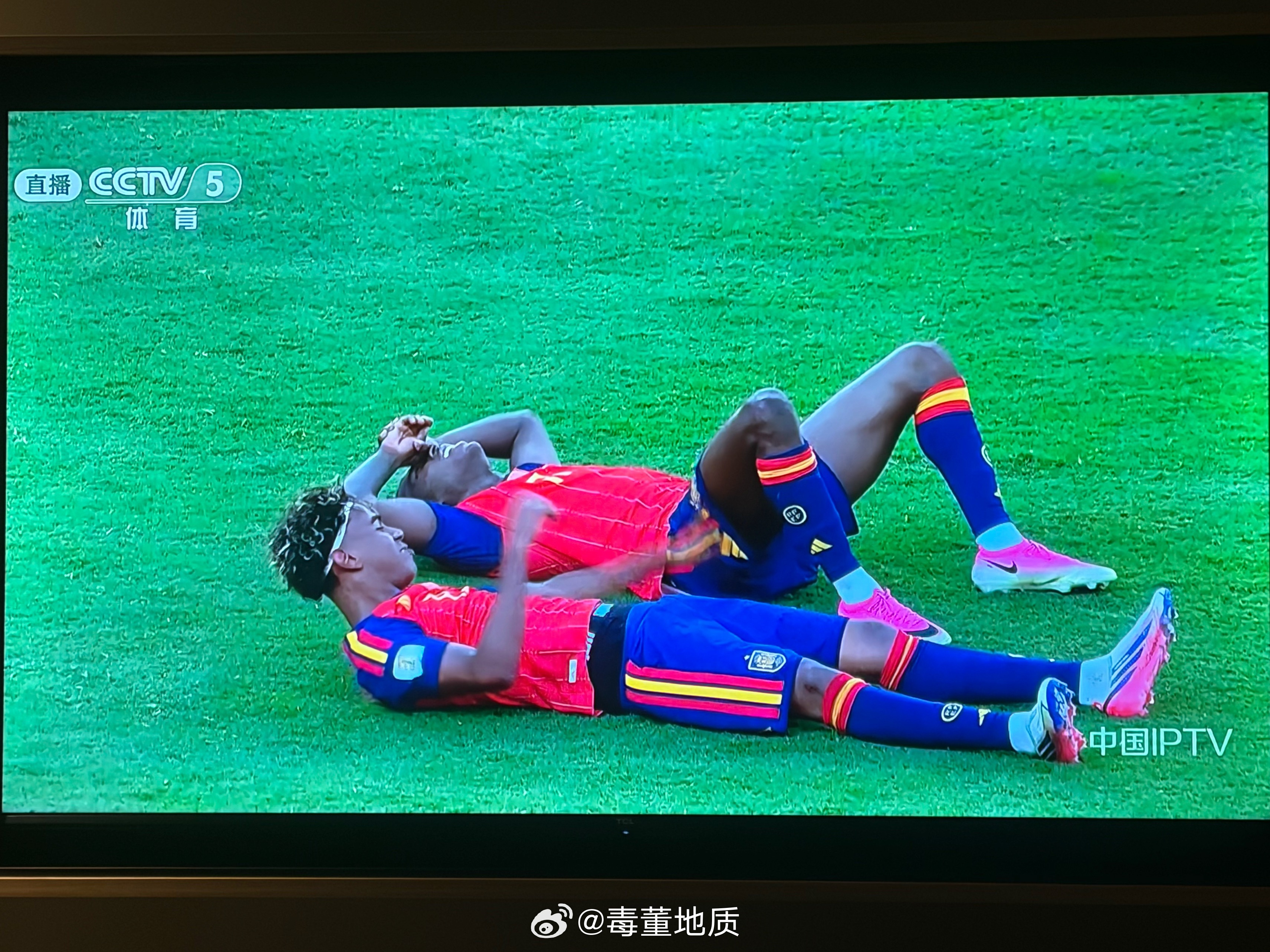 西班牙冠军 祝贺西班牙，祝贺这群年轻人。阿根廷没能卫冕，让多少人感到遗憾，但今年