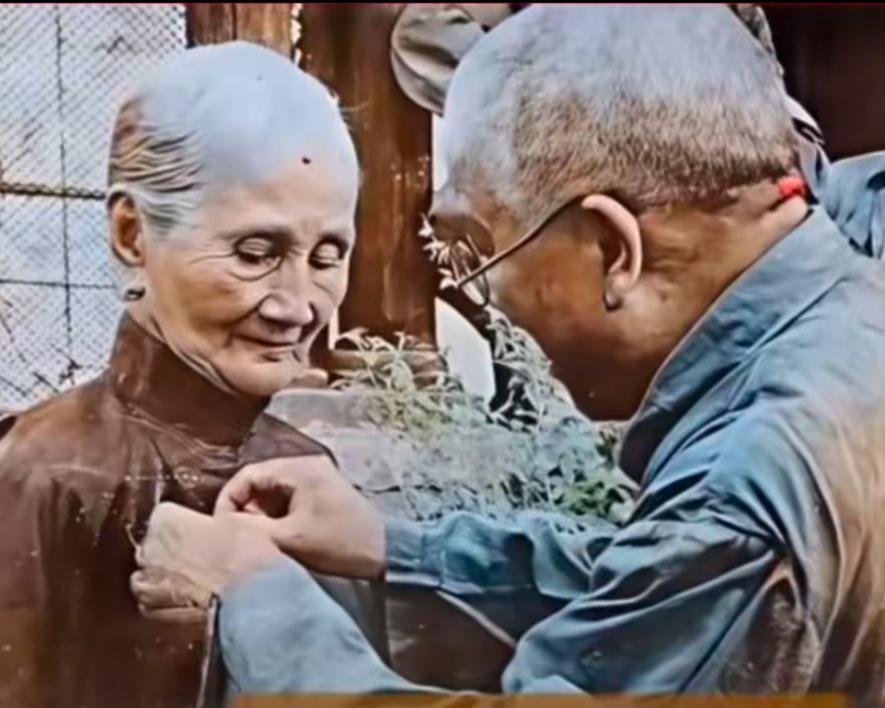 方志敏烈士牺牲以后，老母亲过着悲惨的生活，十四年后，新中国成立，老人家被接到省城