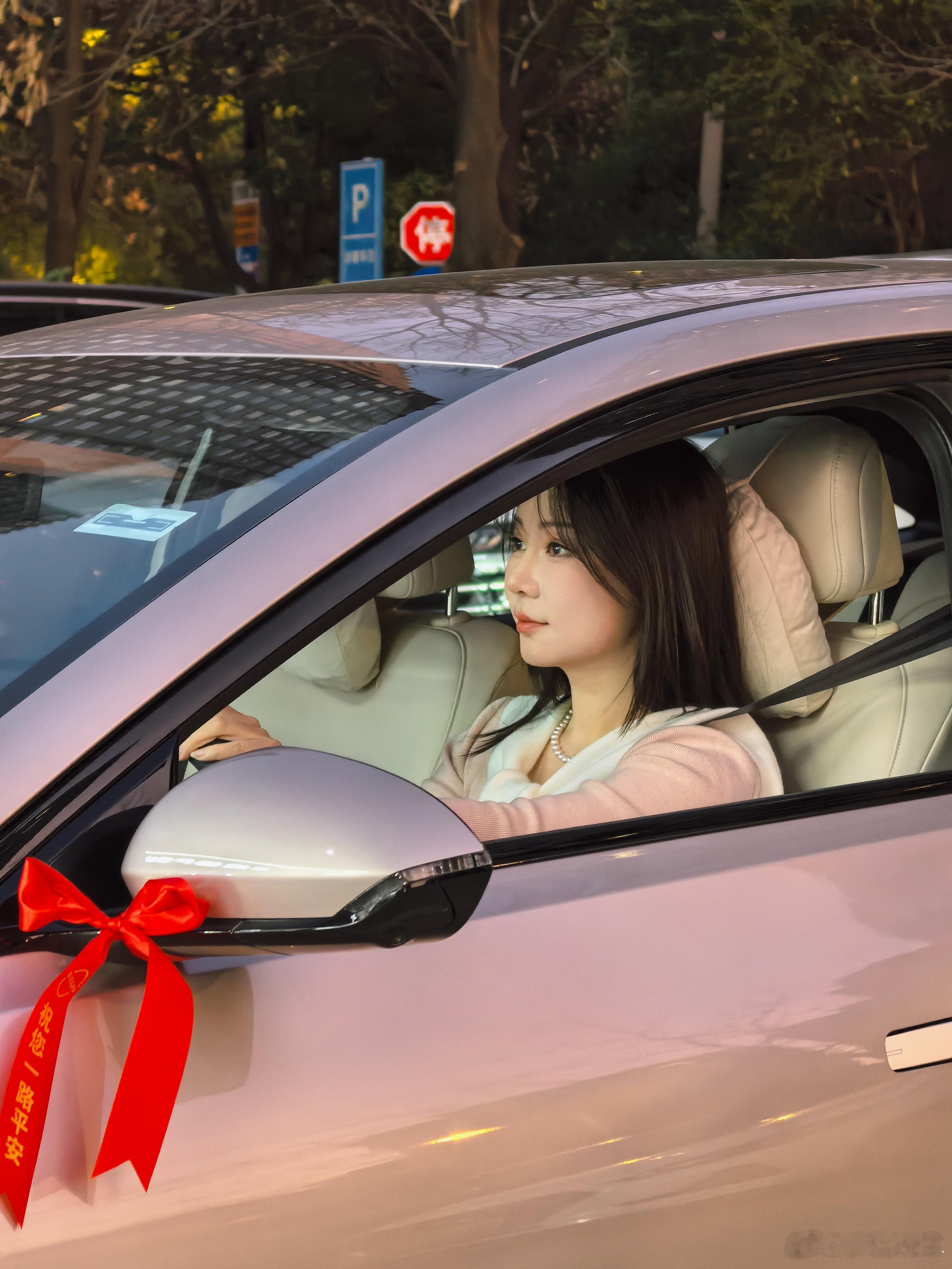 今天特别开心这么漂亮的车，要把它开回家啦！东风日产n6我和汽车的日常