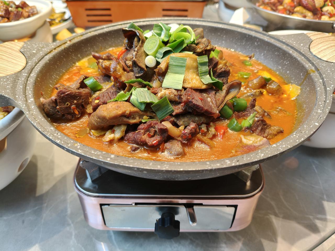 没吃上水饺的除夕，一桌子菜，个个都是精典！
   金牌菜精品桂鱼，真的好吃！
没