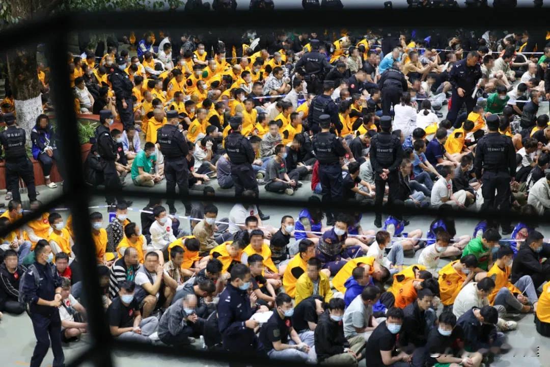 【41个电诈园区+2000人武装！缅北白家21人被公诉，致6名中国公民死亡】
