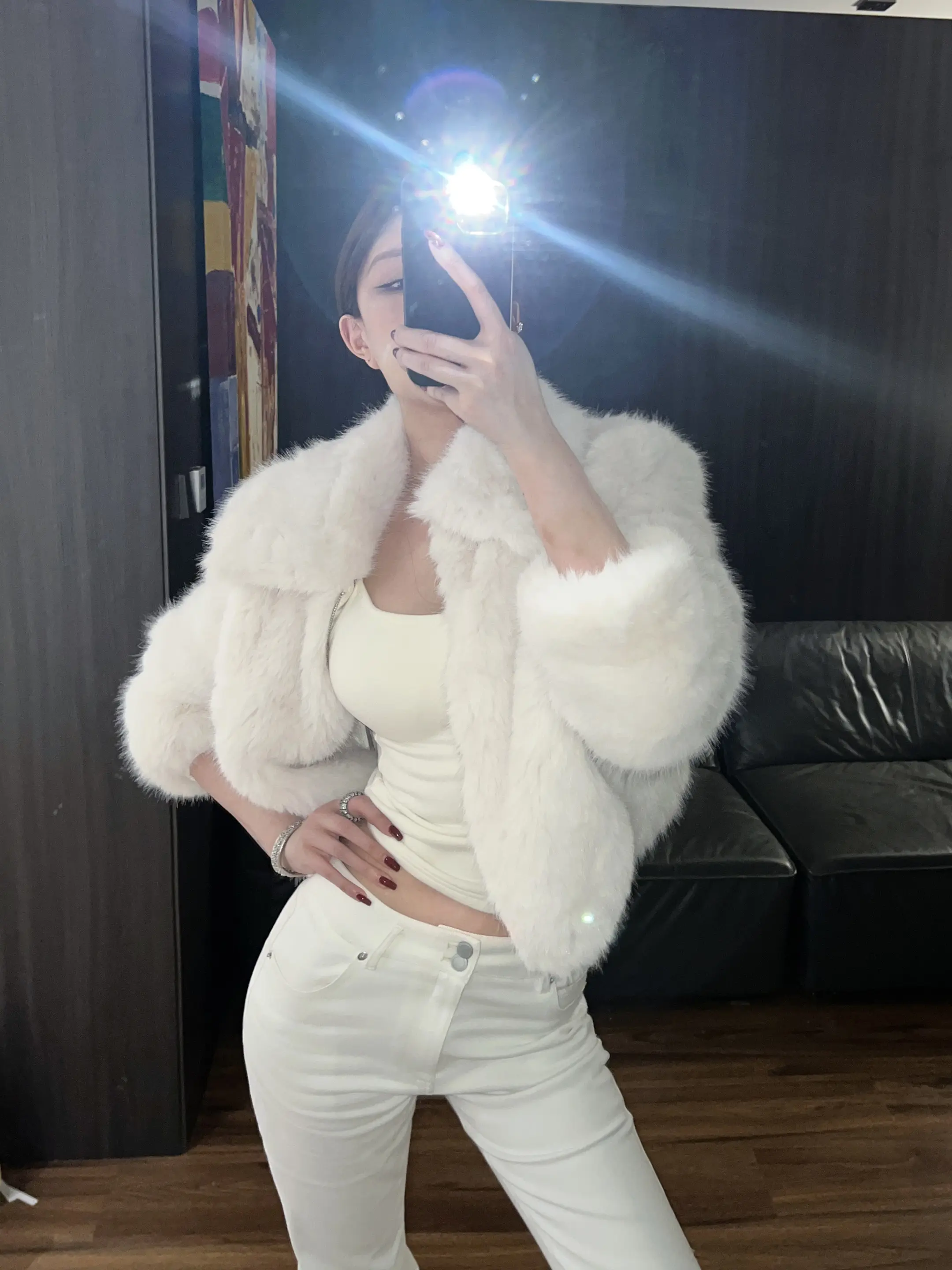 冬天也没放弃一身白出门。