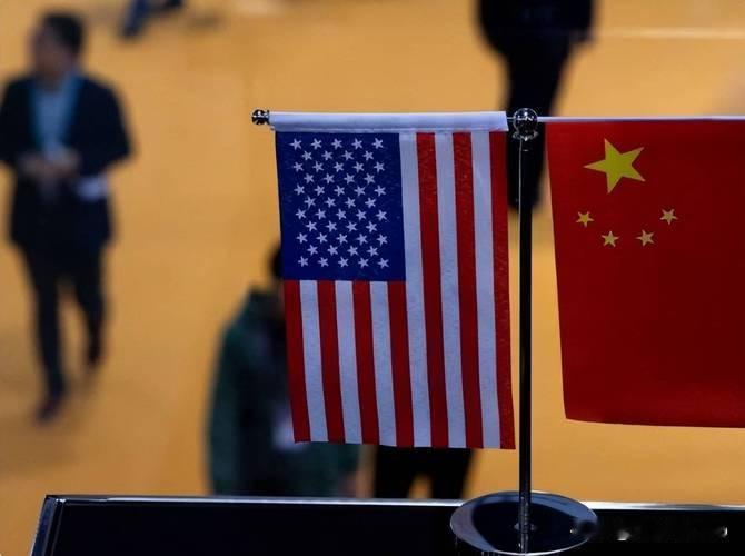 金融牌不敢打，稀土反制显威力，中美博弈新态势
 
2025年底，美国前总统特朗普