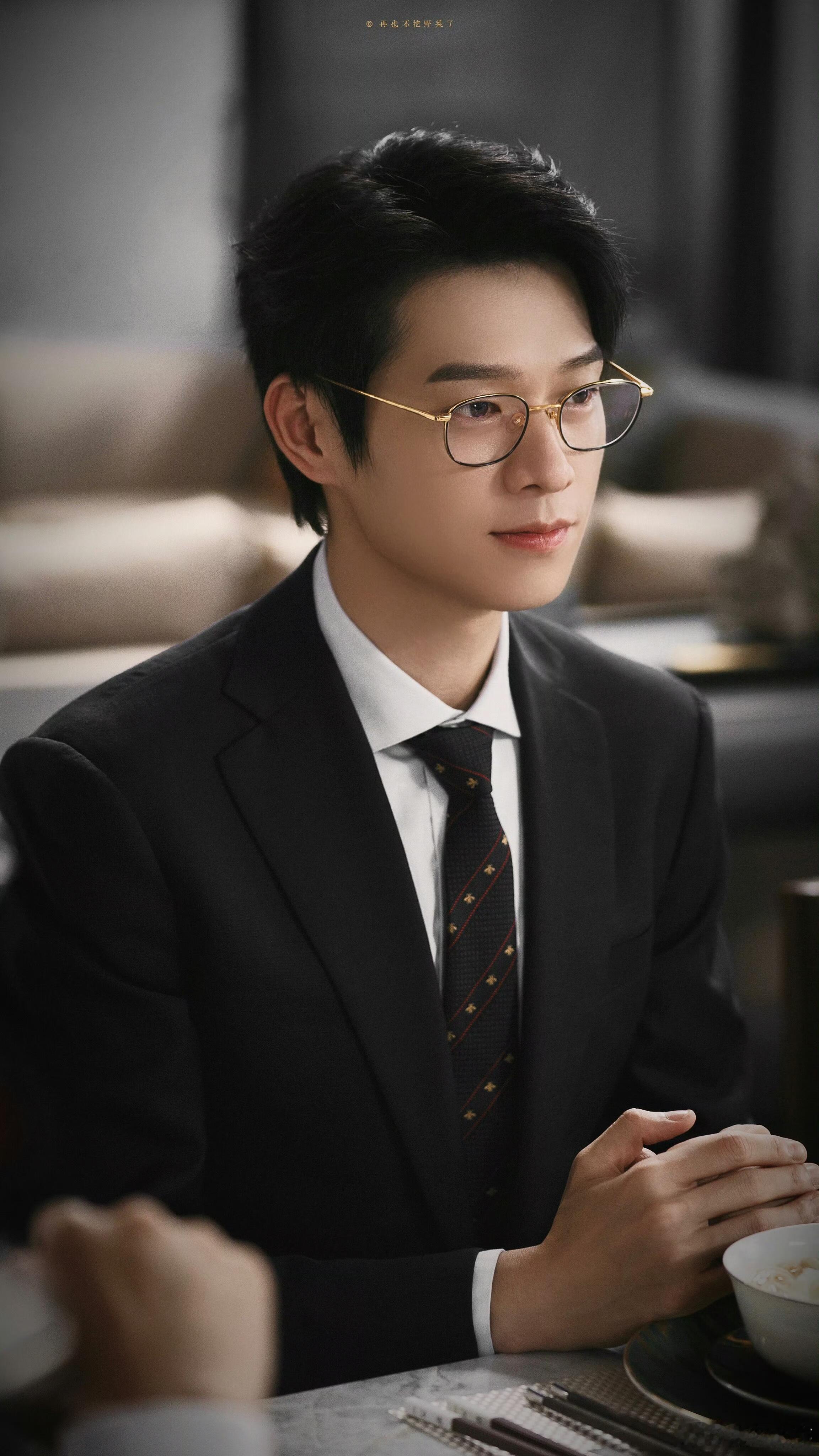 起猛了在综艺里看到了孟宴臣谁能拒绝综艺里的孟宴臣啊！王传君镜头封神，魏大勋下车走