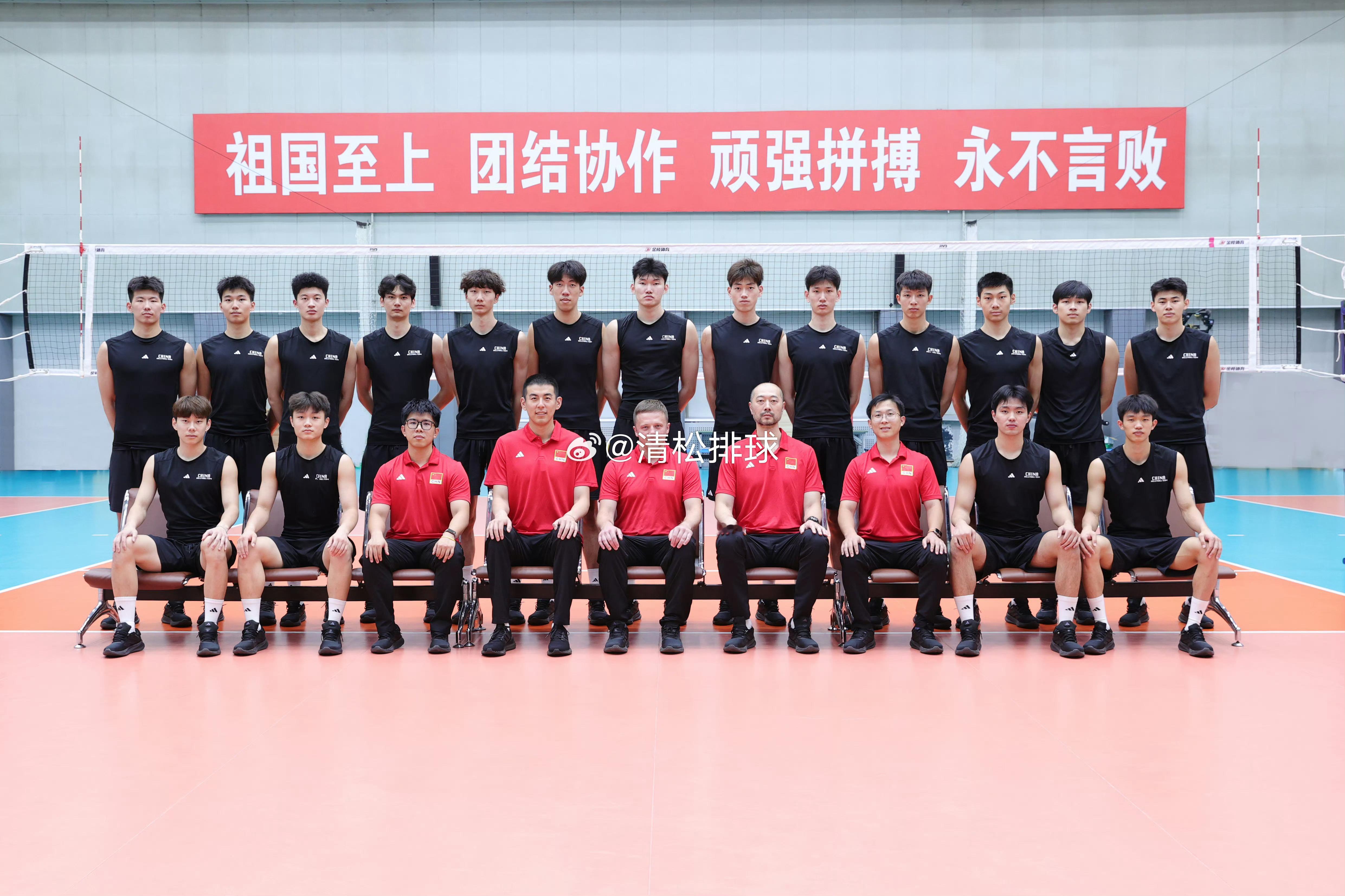 中国U21男排大合影🇨🇳世锦赛将于8月21日至31日在广东江门举行同组对手：