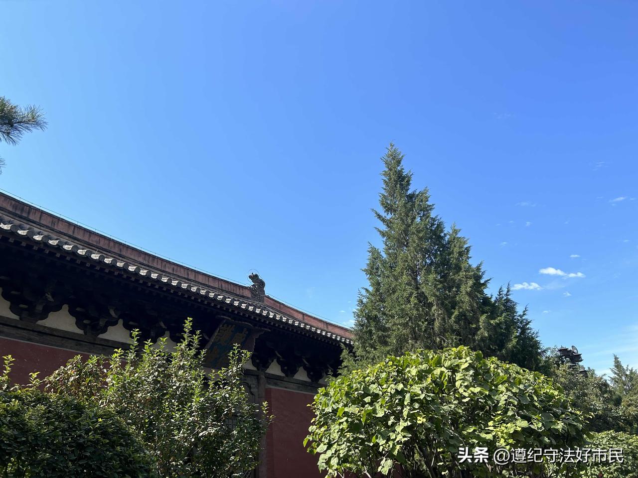 很蓝跟蓝的天空