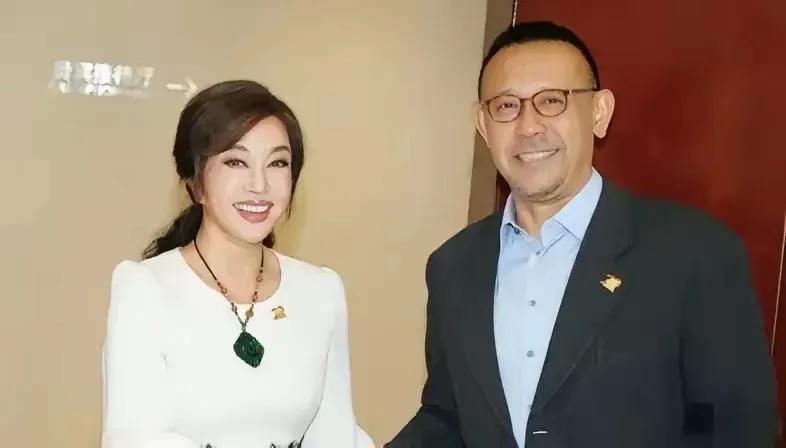刘晓庆跟所有前任都不来往了，为什么姜文除外？患难见真情吧！他们俩不仅是曾经的恋人