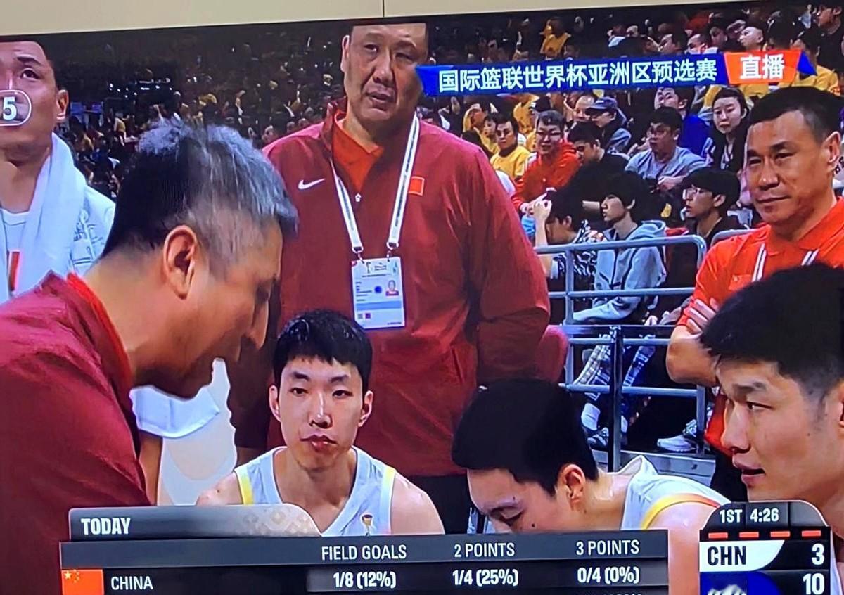 中韩男篮世预赛输了4分，76比80惜败。张镇麟20分最高，廖三宁17，周琦11+