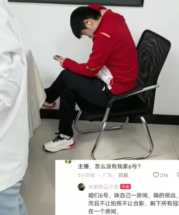 河北真是把莎莎保护的很好，休息时莎莎自己一个房间，不让合影，不让签名，剩下的所有