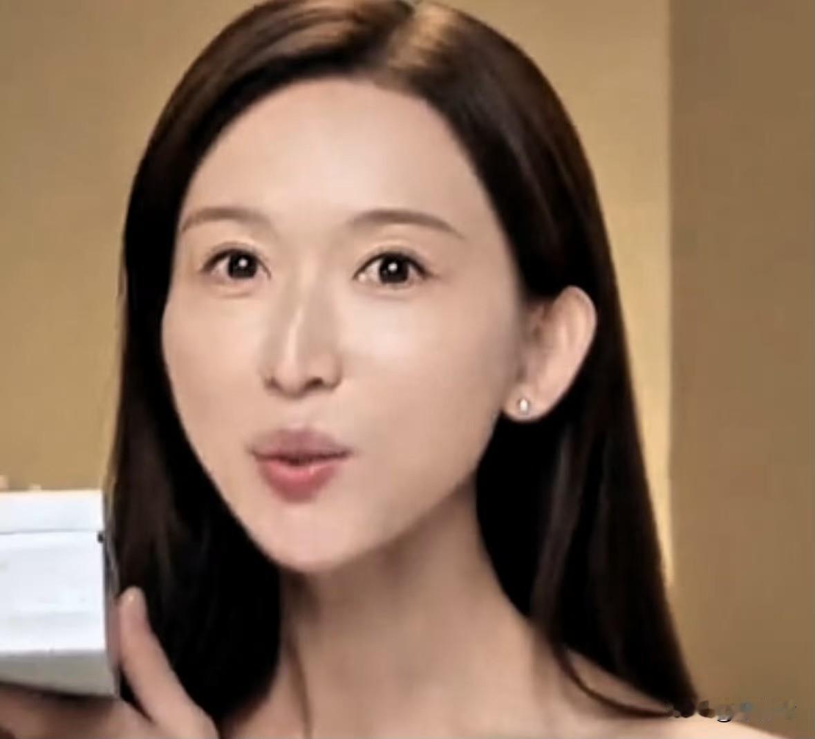 50岁林志玲嫁日籍老公后后面相大变⁉️夸丑两极吵翻
林志玲50岁近照引热议：网友