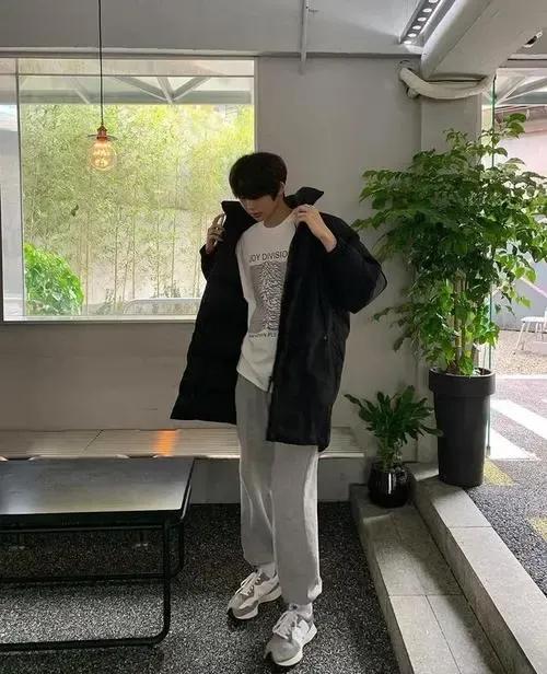 大家发现没有?

个子高的男生就算长得不怎么好看，也比较受女生欢迎。

相反，个