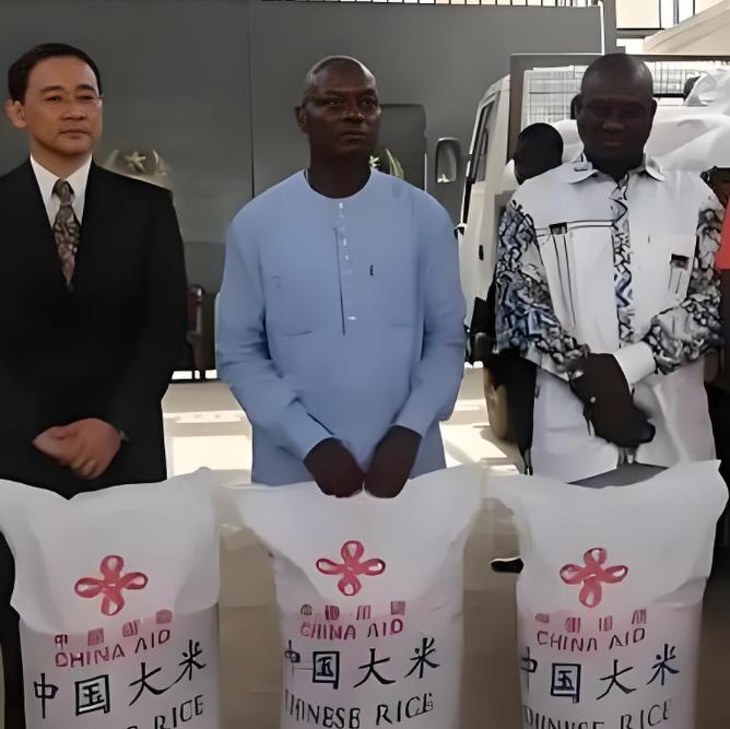 中国曾无偿援助了纳米比亚4000吨大米，万万没想到，这个非洲小国在2019年回馈