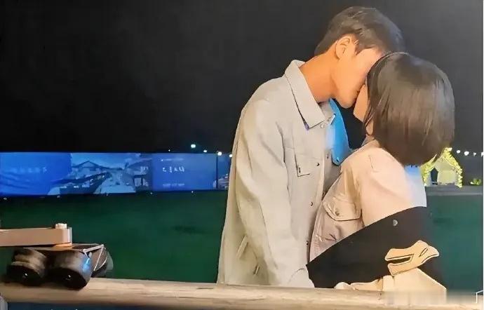 终于明白为什么现在的电视剧只拍上半身，看了花实在是太尴尬了…… 