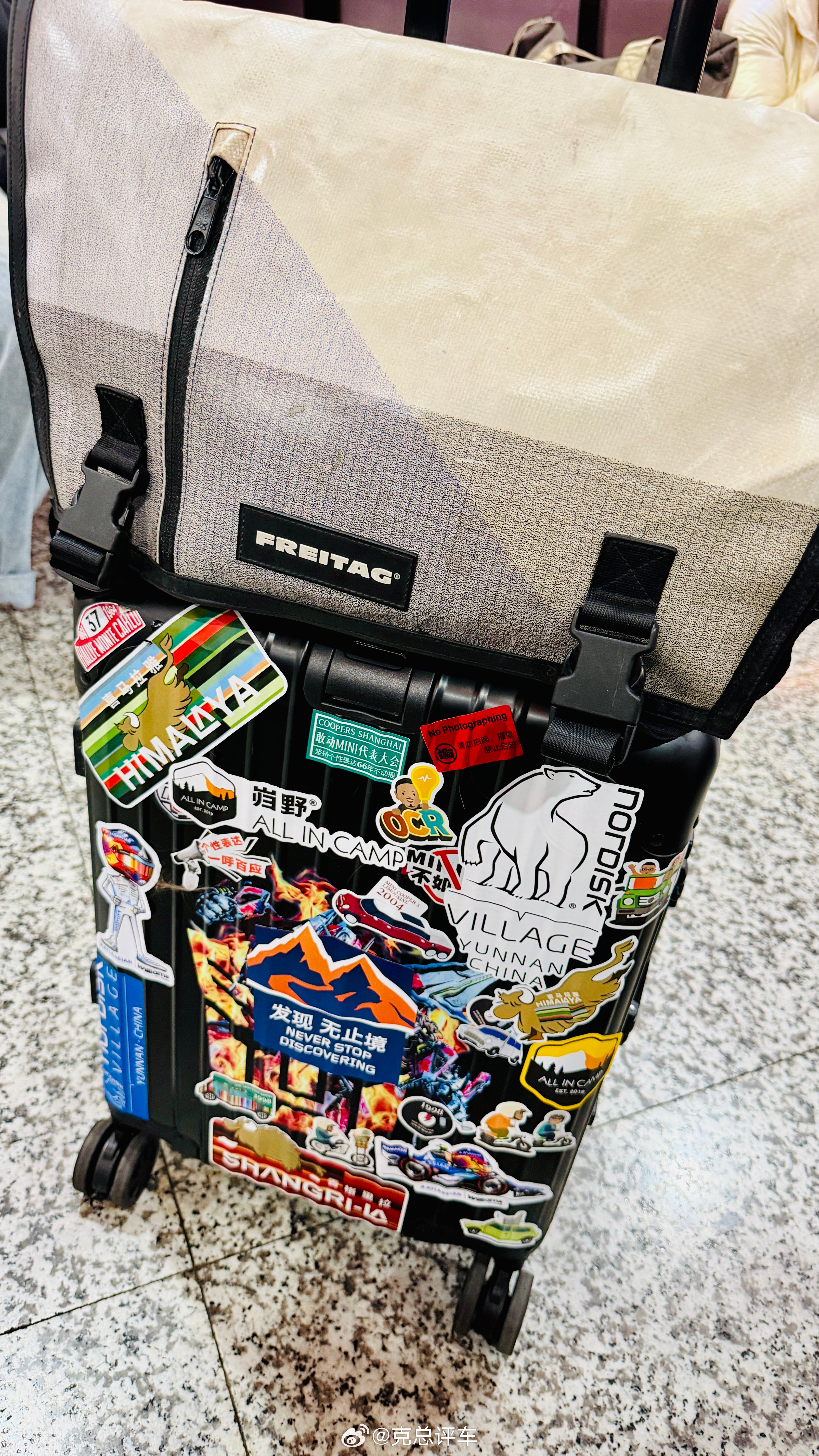 看完Formula 1 长三角出个差…在上海火车站看到很多红牛和法拉利Ferra