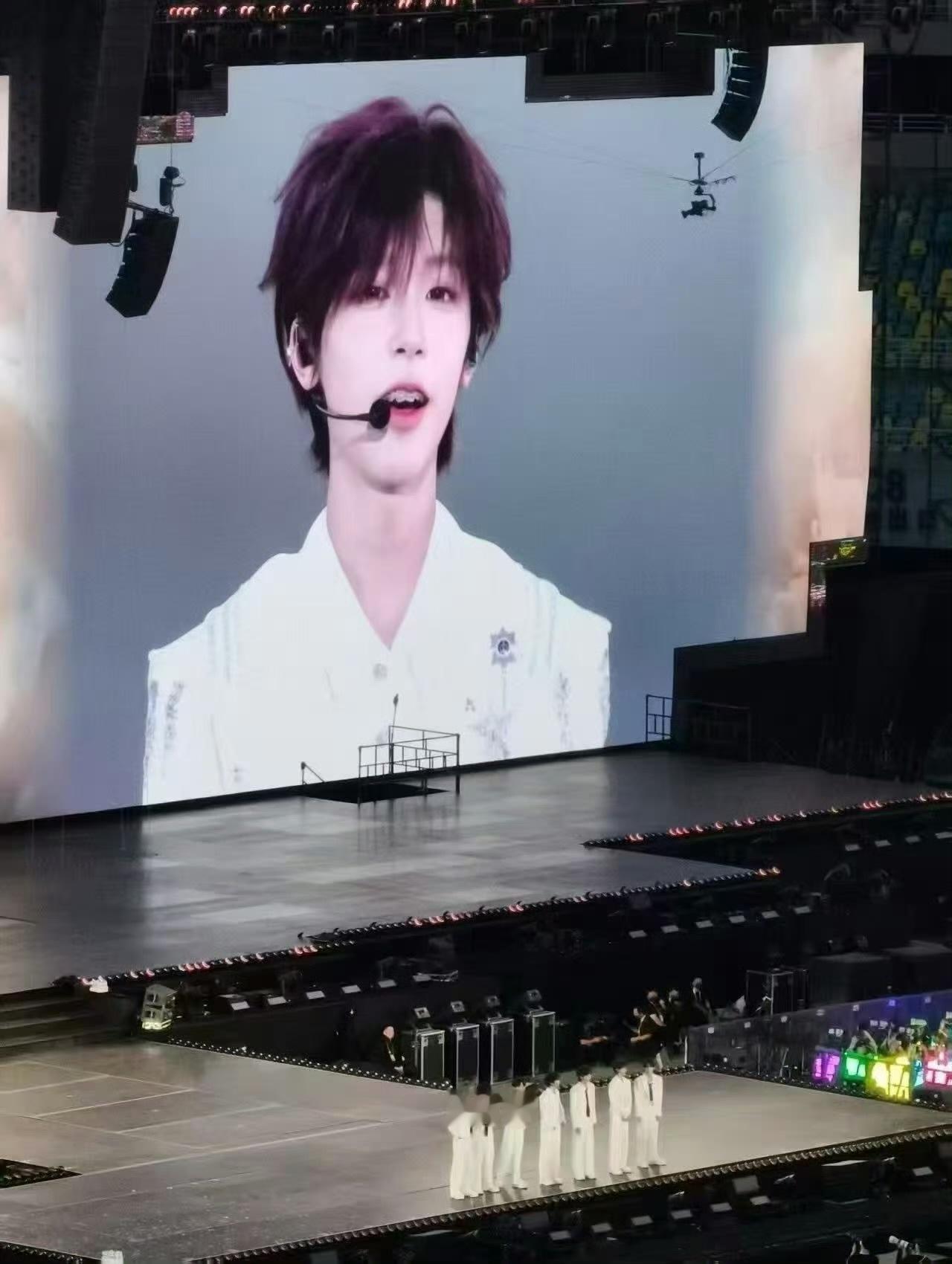 魏子宸好帅这下真的是天塌下来就魏子宸的脸顶着了魏子宸