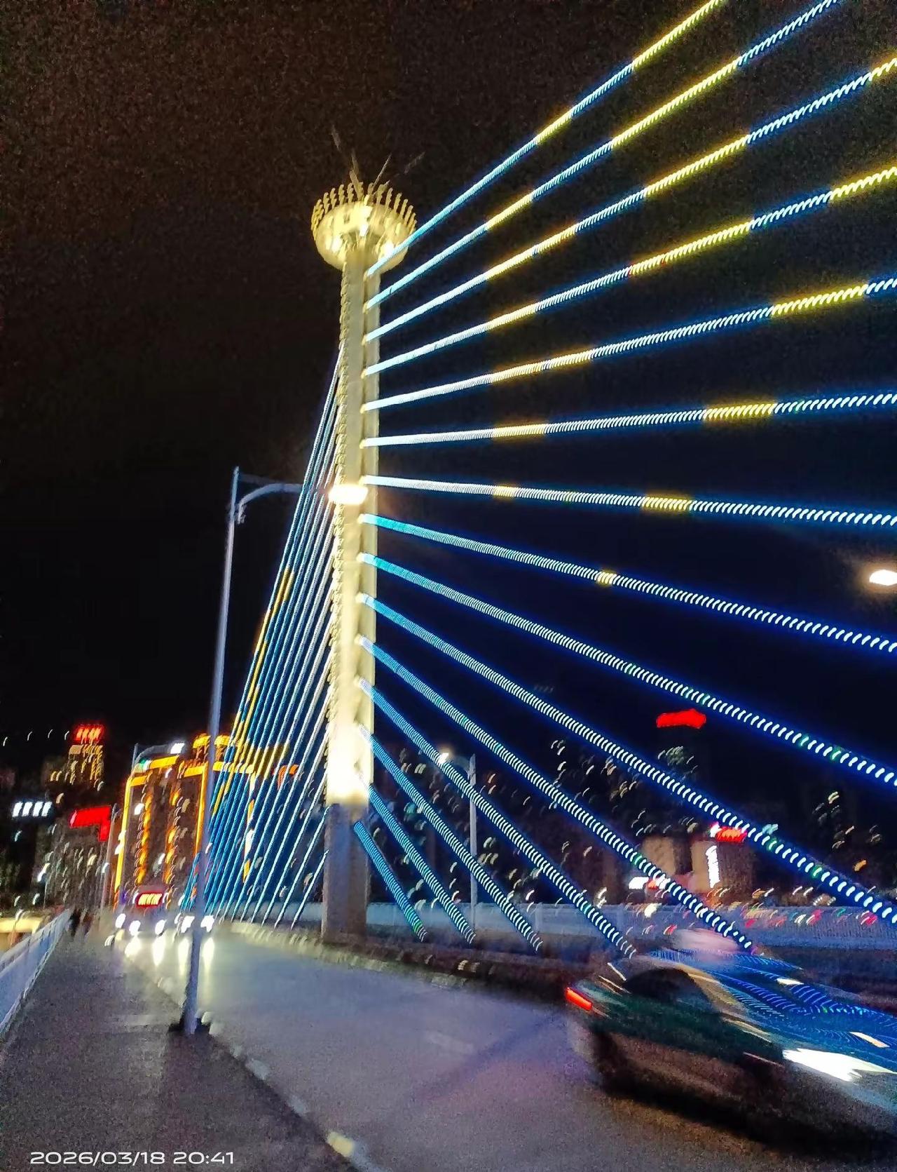 万州万安大桥夜景。地标建筑 地标打卡 现代工程 城市活力