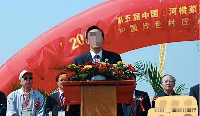 网上看见一条消息：受贿局长出狱变国企高管，5年领薪58万！我半信半疑，如果不是假