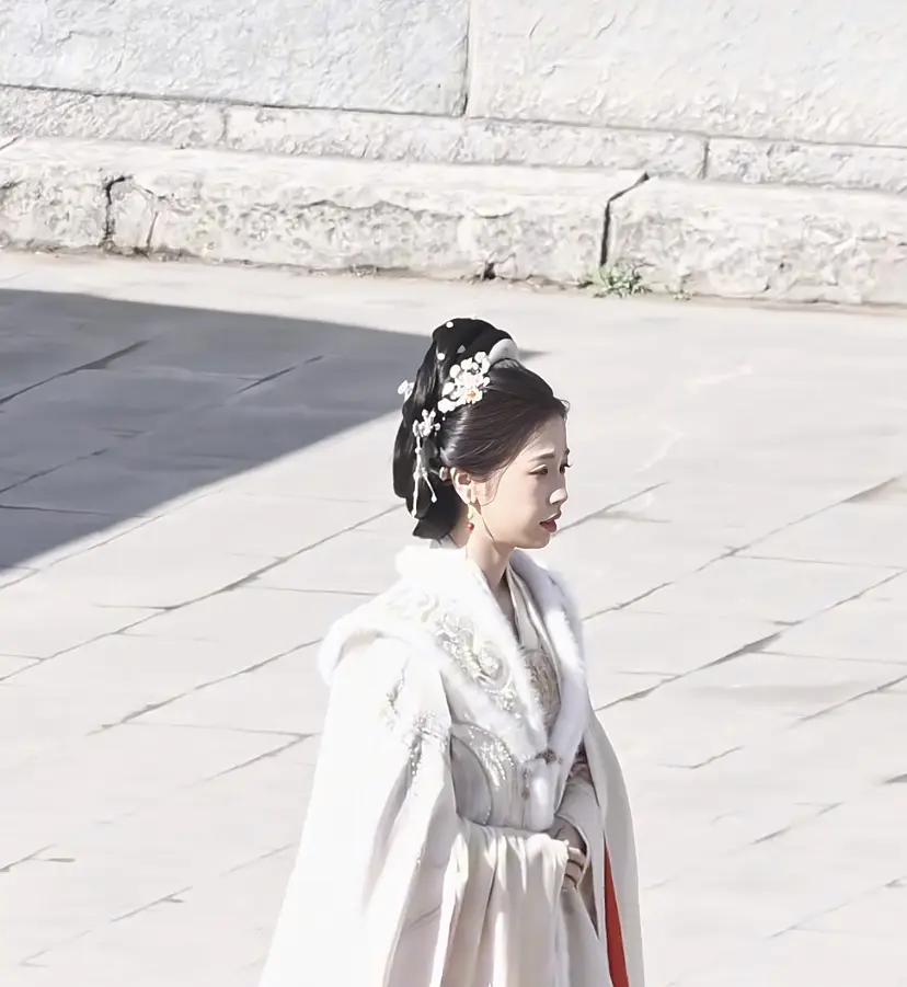 虞书欣确实不太适合拍侧脸呀 