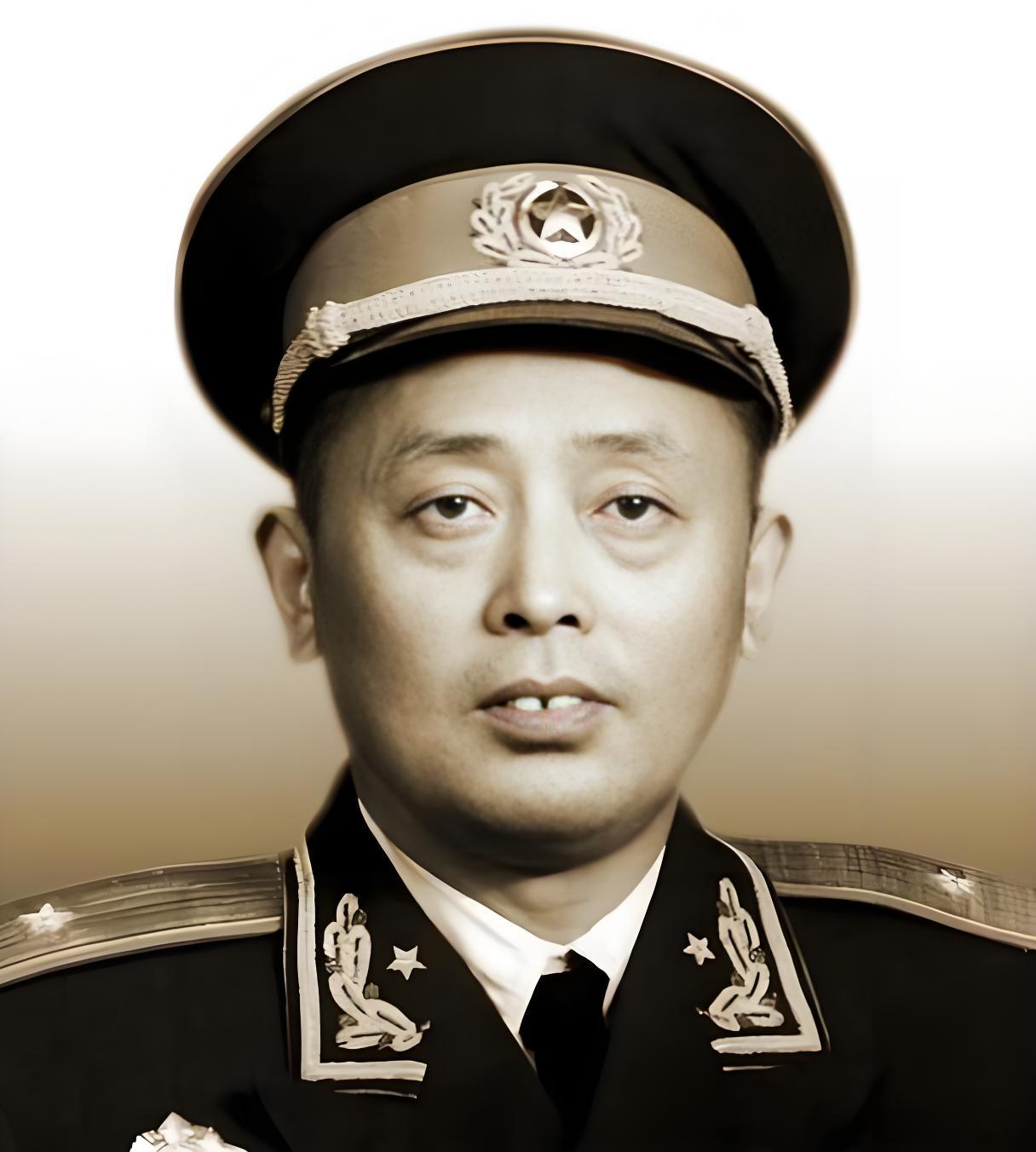 1949年，二野大军路过麻城，一个盲人老太颤巍巍拦住队伍，哭着打听儿子的下落。陈