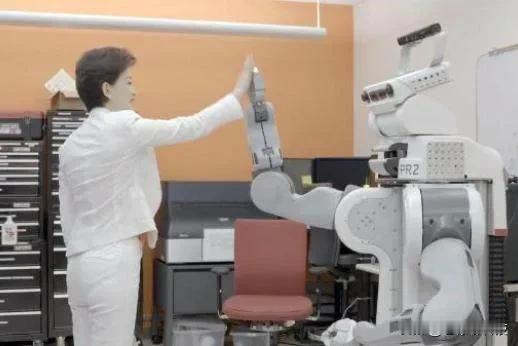 AI时代真的来了！一边改变生活，一边带来挑战，我们正站在变革的浪尖。

好消息是