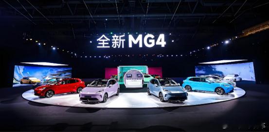 还看比亚迪海豚？首搭半固态电池，全新MG4破特斯拉垄断，7.38万起对很多年轻人