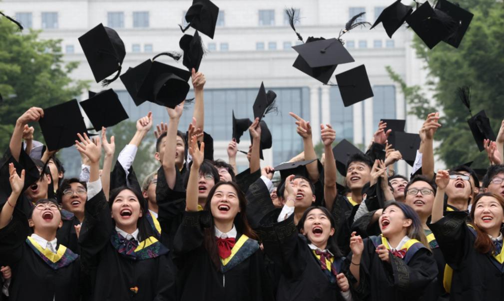 别再觉得大学学历很稀罕了！最新数据扎心了：中国每 5 个人里，就有 1 个拥有大