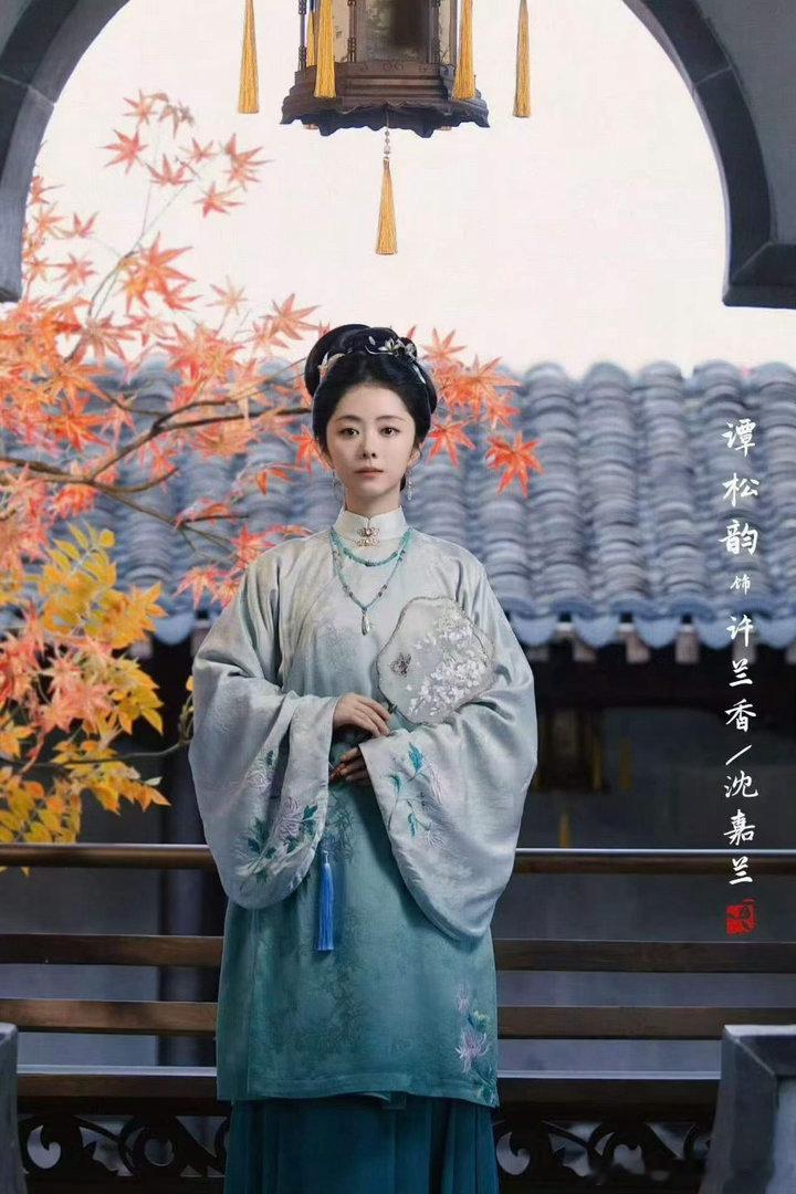 谭松韵刘学义新剧首播反馈兰香如故好看✨《兰香如故》首播惊艳众人，实景园林氛围感拉