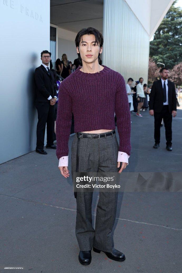演员许光汉 、余承恩，品牌大使杨舒予亮相今晚  米兰男装周 PRADA 2027