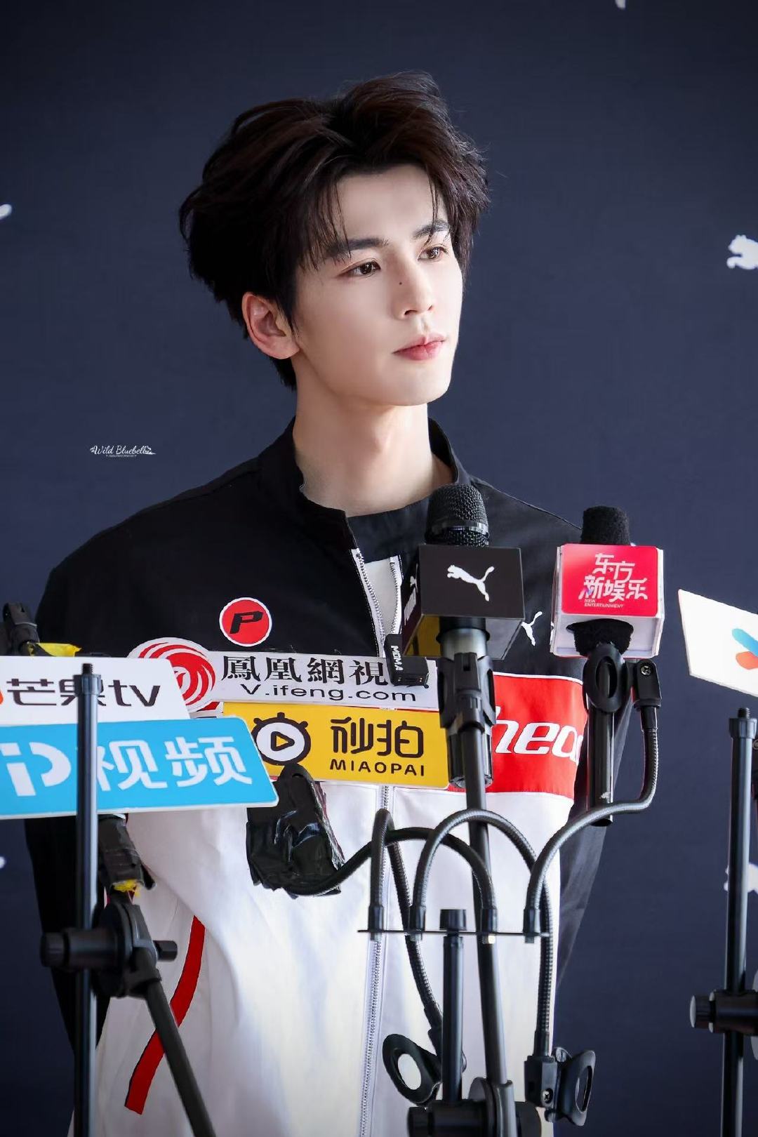 张凌赫puma赛车造型张凌赫puma赛车服好男大