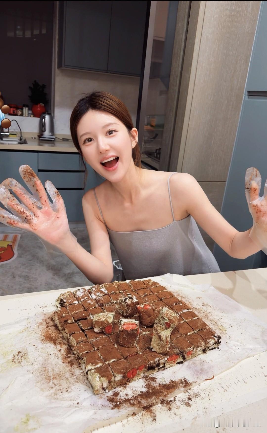 哇塞手套上的可可粉别忘了嗦两口 “一粥一饭当思来之不易”巧克力生可可粉 代餐可可