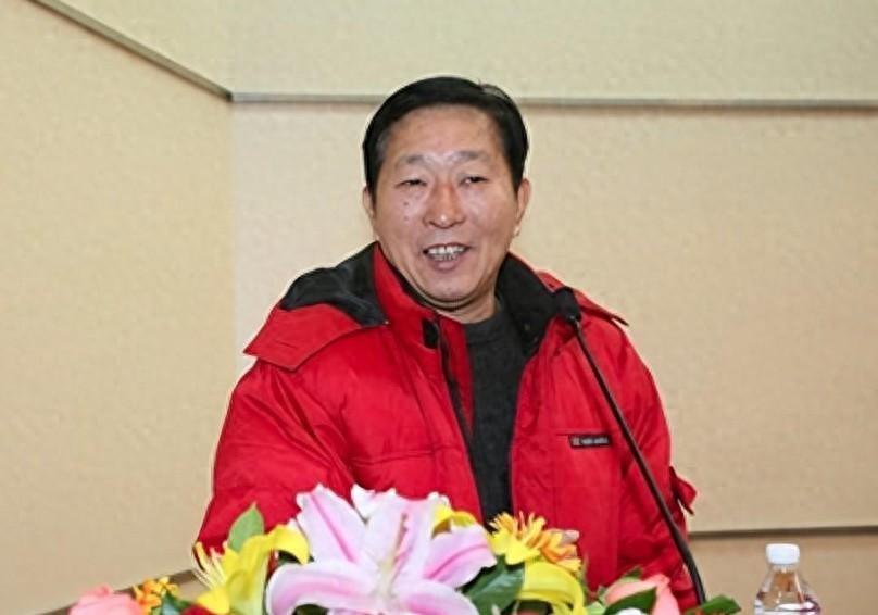 他挪用了近三亿元公款依然未曾入狱，国家为何还为他补发长达十九年的工资？
1999