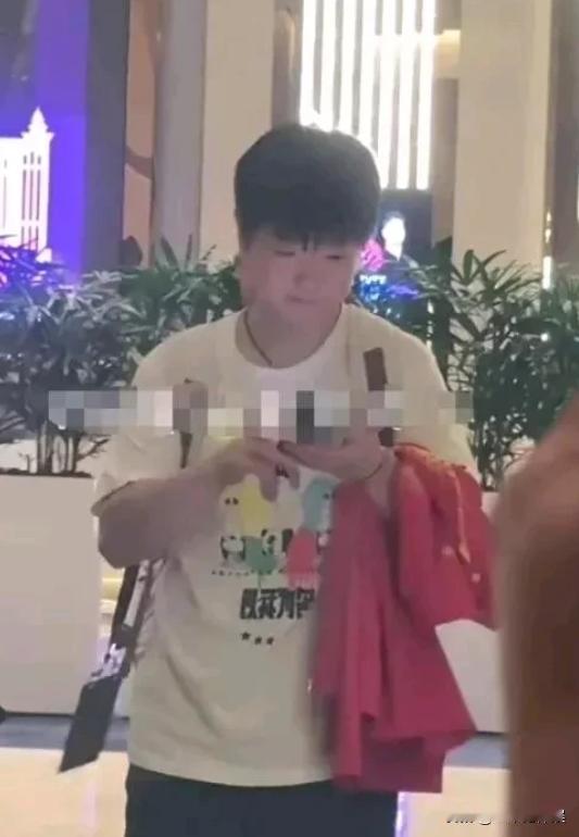 莎莎，超棒！💥
莎莎 3：0 击败韩国队员金娜英进女单八强。
赛后在 coco
