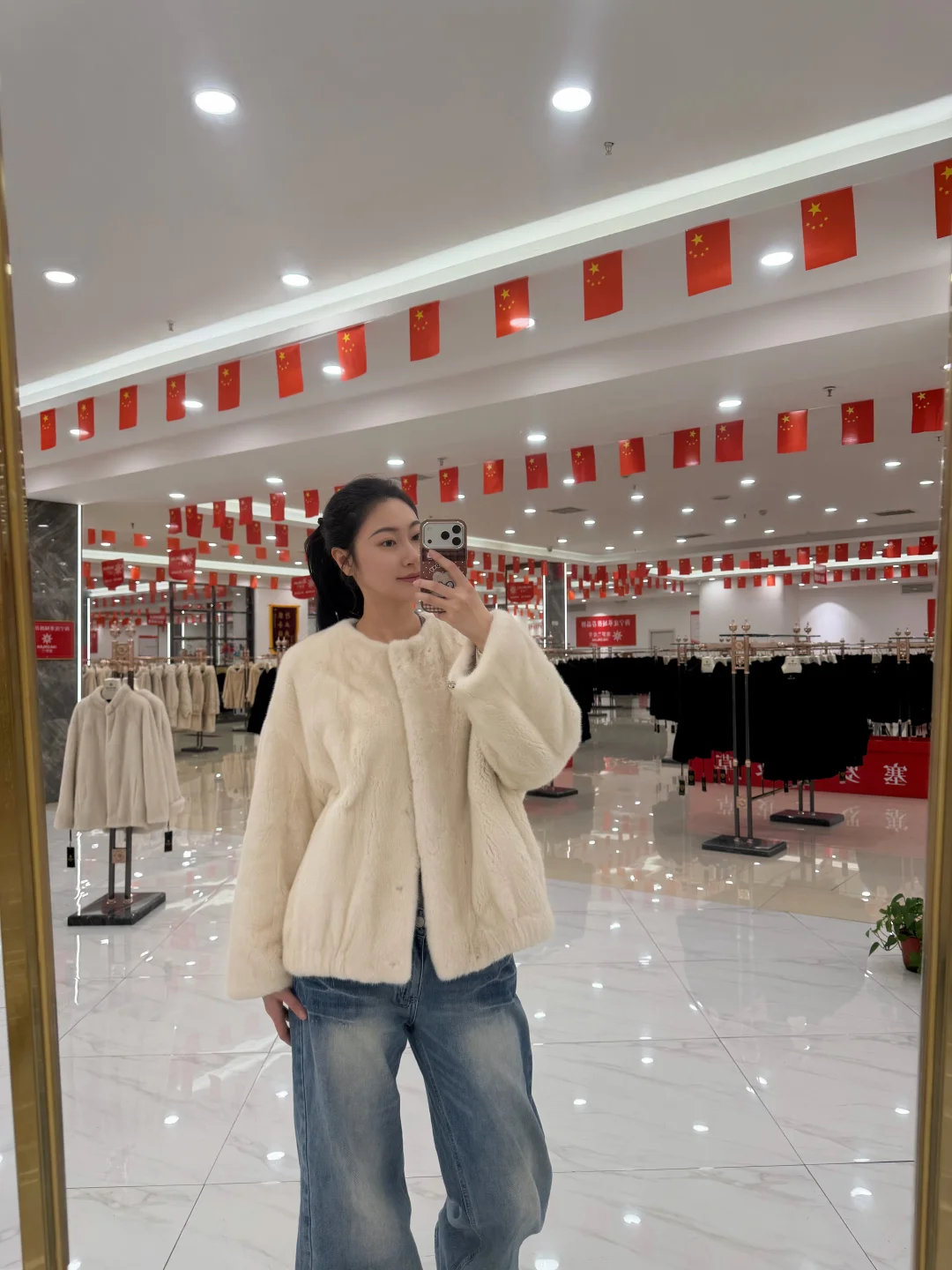 沈阳人预算1万 在塞罗兰穿走一件貂