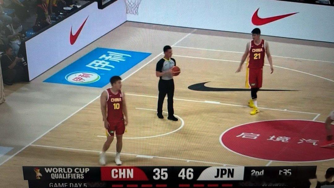 中国男篮vs日本男篮杨瀚森能撑起中国男篮吗 一会没看怎么就46-35了，这就落后