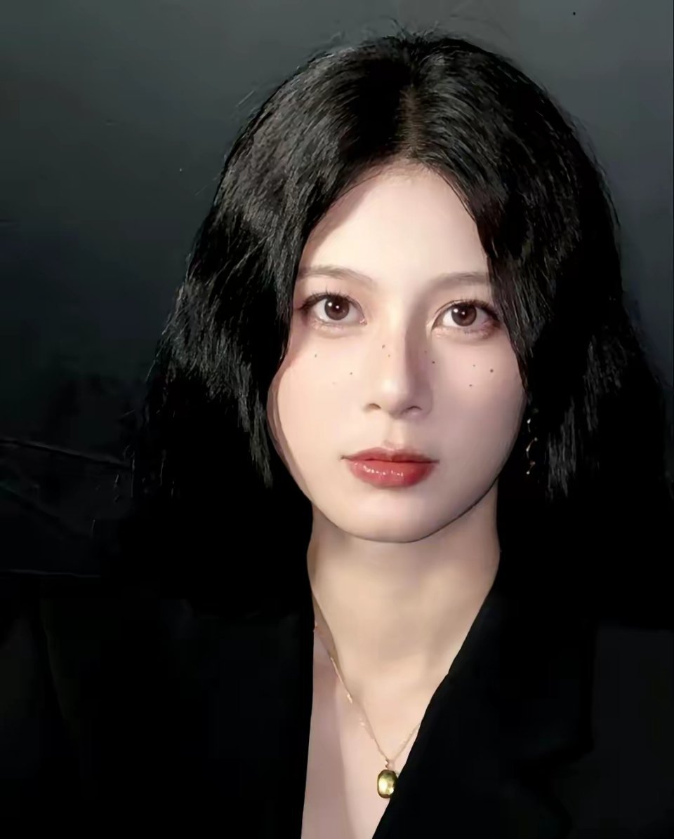 #赵昭仪送站姐风衣#粉丝接机赵昭仪时，穿得比较单薄，称没想到杭州天气这么冷。赵昭