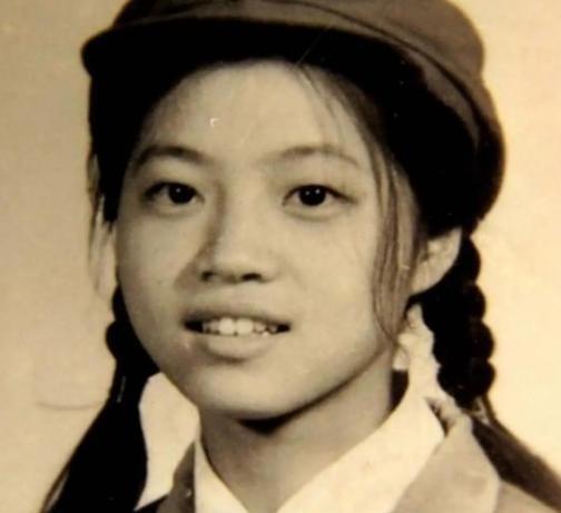 1969年，21岁的女知青 廖晓东 ，嫁给了一贫如洗的老光棍。新婚夜，廖晓东一脸