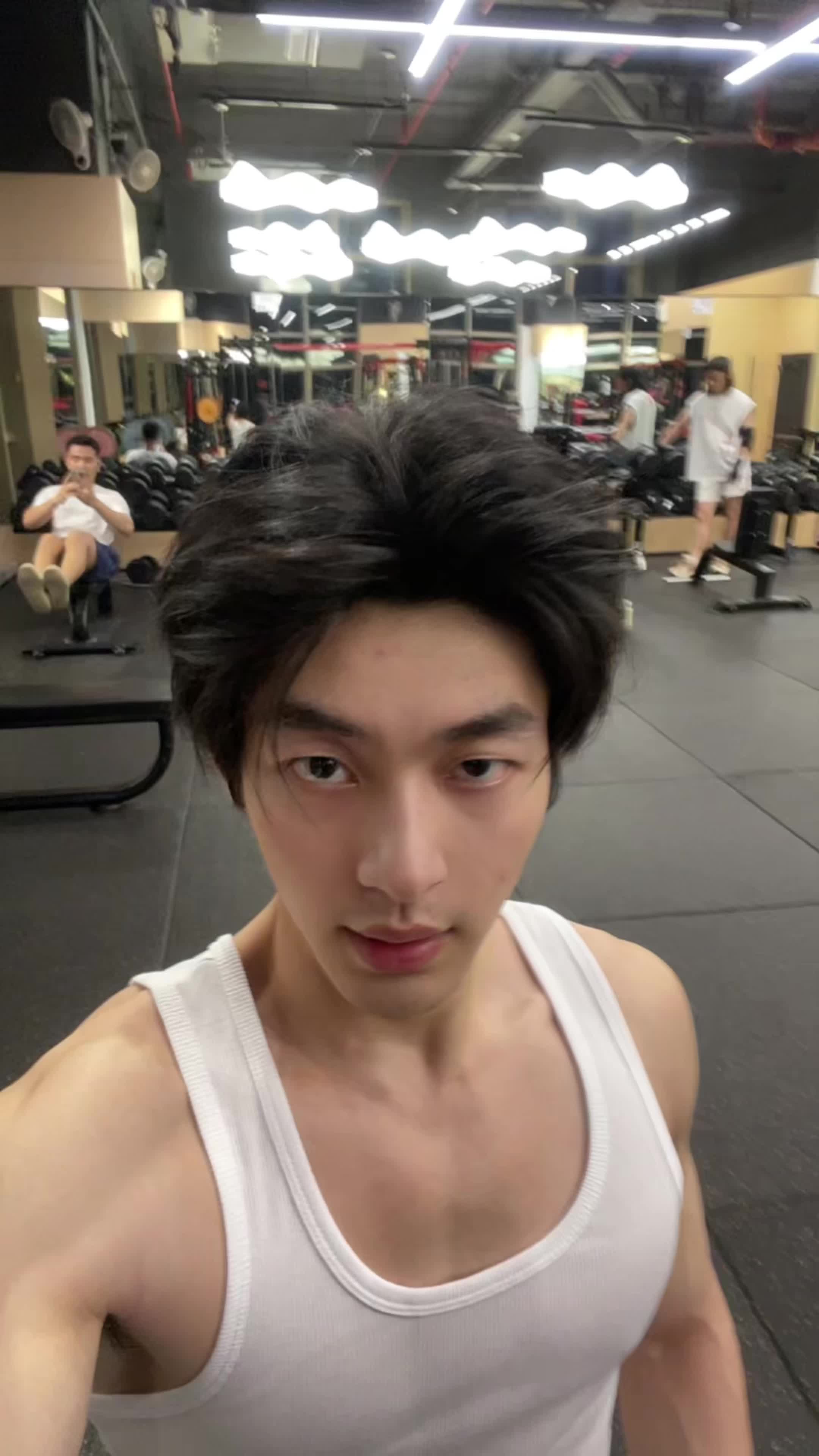 朋友圈发的什么 删了 发爱我一辈子