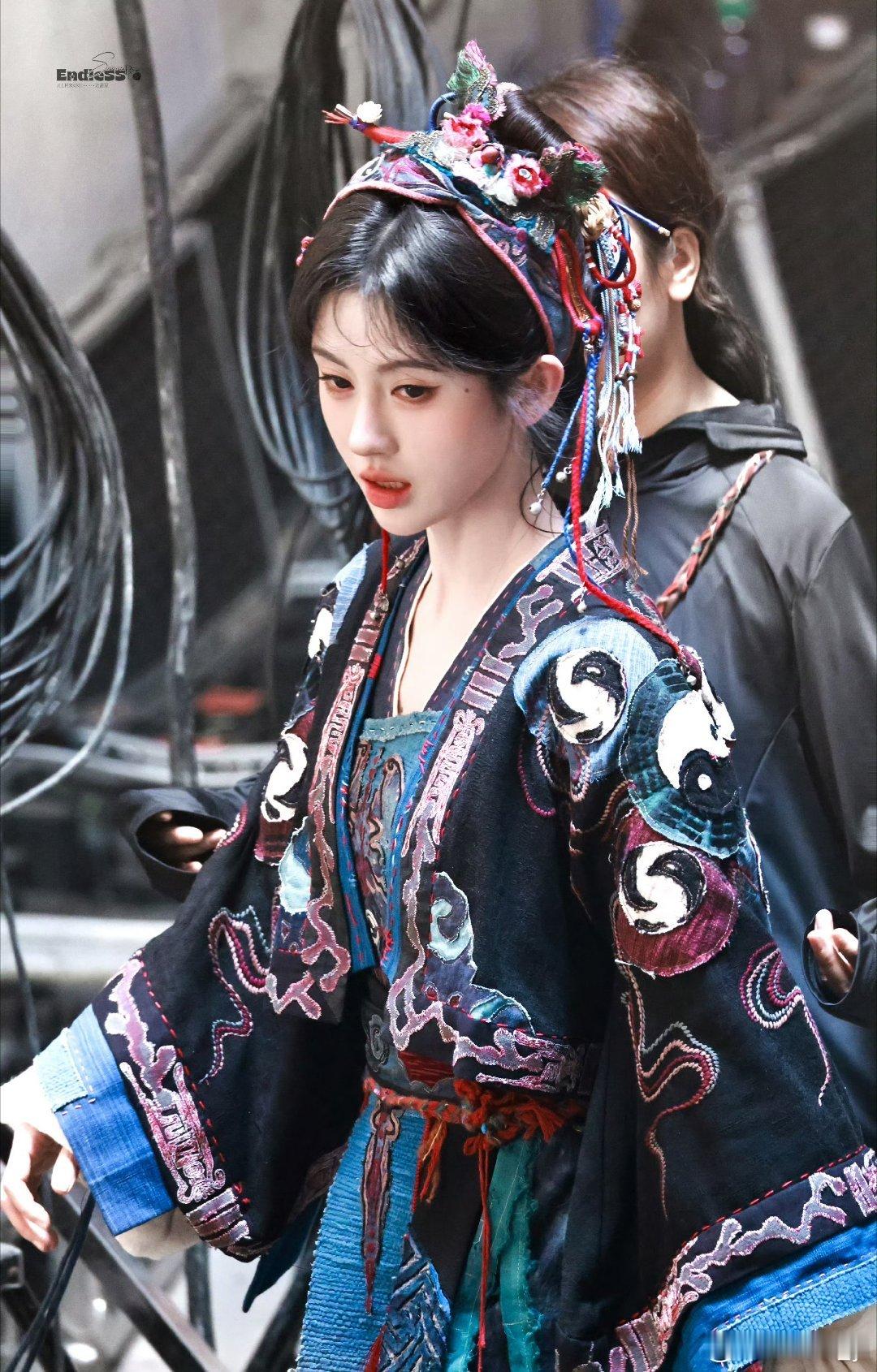 鞠婧祎苏绿夏 jjy鞠婧祎万花世界“风拂一瓣花，月落一池中，你入我眼眸”